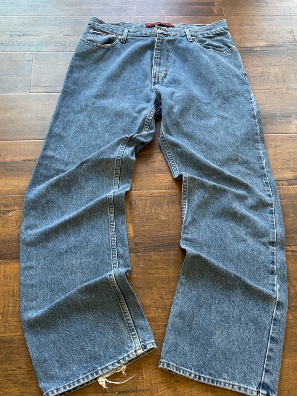 Tommy Hilfiger Men's Relaxed Straight Blue Jeans